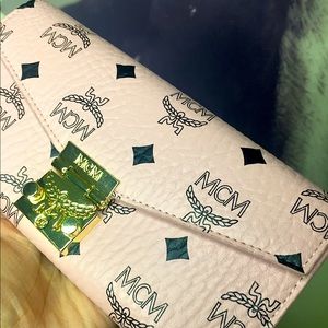 MCM pink wallet *SOLD ON DEPOP*